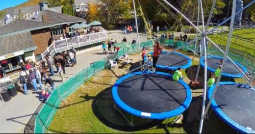 Gorgeous Ski On/Off 2 BR Sleeps 8 Jiminy-Must See Luxury in Hancock (MA)
