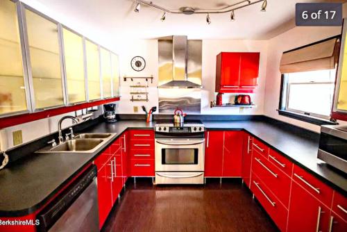 Gorgeous Ski On/Off 2 BR Sleeps 8 Jiminy-Must See Luxury in Hancock (MA)