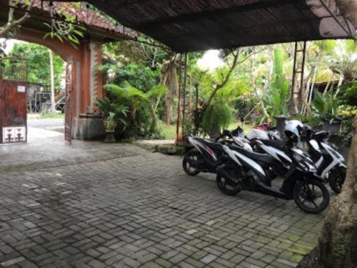 กีนา เกสต์เฮาส์ (Gina's Guest House) in ซานูร์