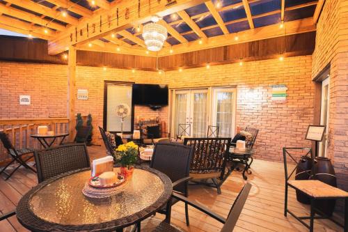 นิวตัน วิลล่า (Newton Villa) in แบรมพ์ตัน (ON)