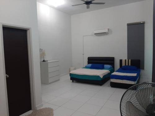 Home2stay Hayyan Muslim Pool