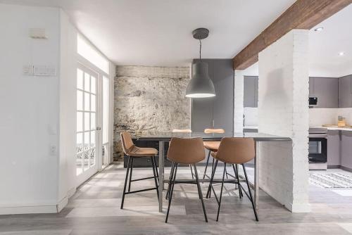 Stunning 1BedR APT in Downtown