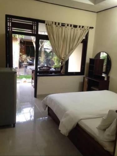 กีนา เกสต์เฮาส์ (Gina's Guest House) in ซานูร์