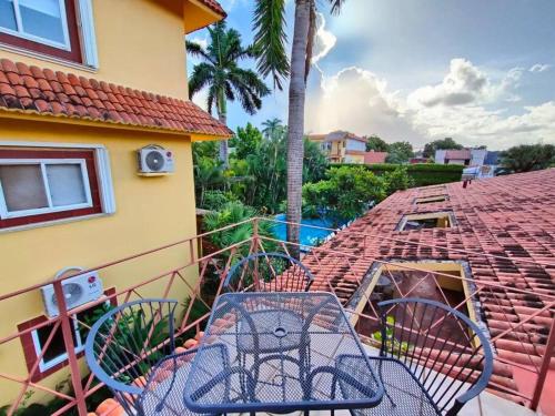 Appt for 2, with balcony and view to the pool