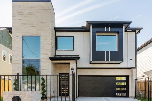 Houston 3 bedroom house with garage parking