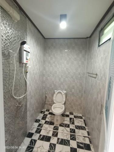 Bathroom, ชาลีรีสอร์ท ชุมพร in Tha Sae