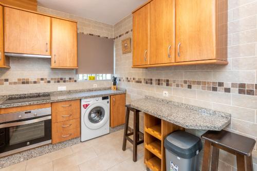 Konyha, VILLA ALEGRIA Big terrace, private pool & parking in Mijas Costa