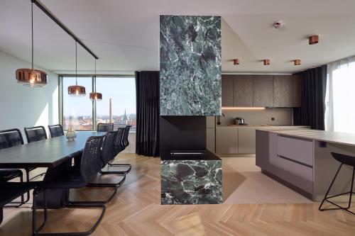 3 bedrooms, 5 beds
