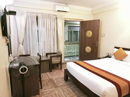 room detail thumbnail 0