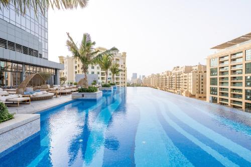 Ultra Luxury Palm Tower with Shared Hotel Facilities, Dubai (photo 5)
