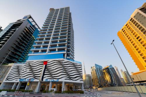 Kasco Homes Holidays LLC Waves Tower, Дубай (фото 7)