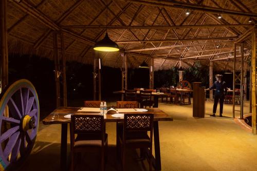 Restorāns, AATHAVAN MATICHI ECO RESORT in Panhala
