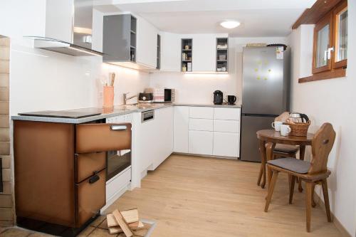 virtuve, Large alpine house for 10 with panoramic view in Albula