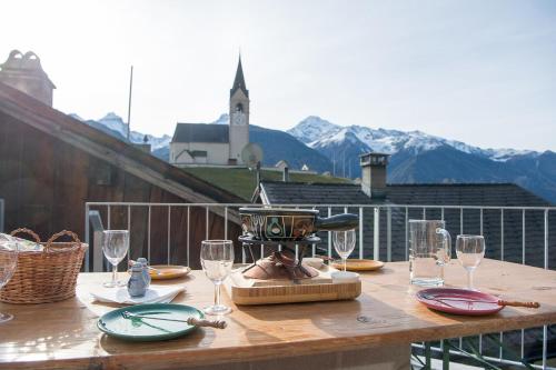 Balkons/terase, Large alpine house for 10 with panoramic view in Albula