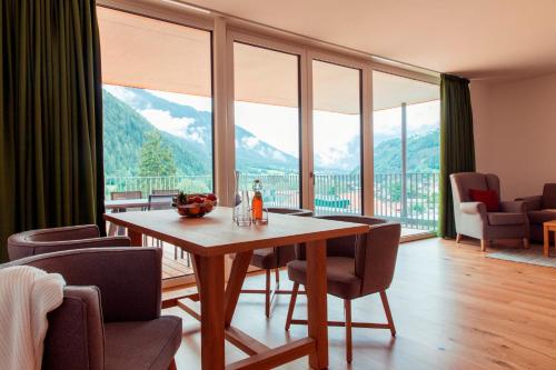 Two-Bedroom Penthouse Apartment with Mountain View
