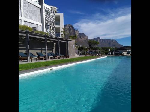 Camps Bay studio apartment - luxurious with stunning sea view - image 5