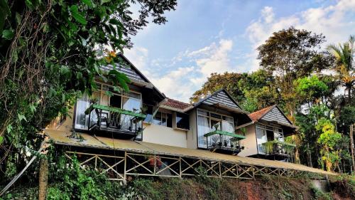 Buitenkant, Raymond's Holiday Homes in Vythiri