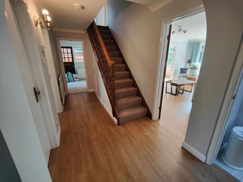 Bejárat, Piping Green 5 bedroom House in Colden Common