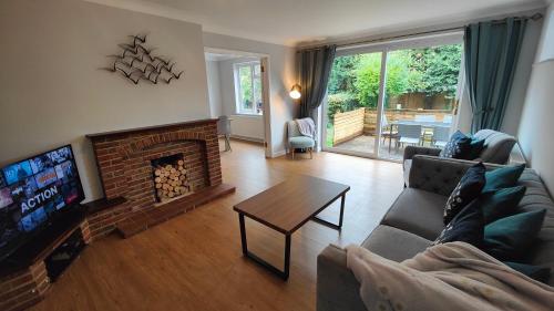 Létesítmények, Piping Green 5 bedroom House in Colden Common