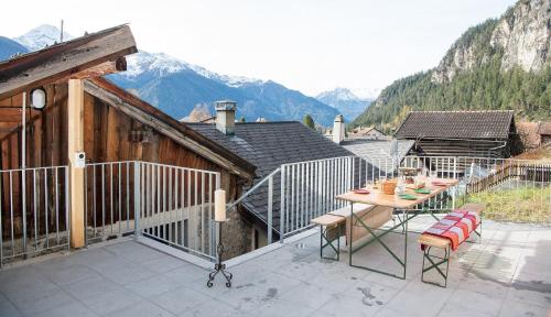 Balkons/terase, Large alpine house for 10 with panoramic view in Albula