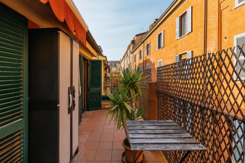 Studio Malcontenti con terrazzo by Wonderful ltaly