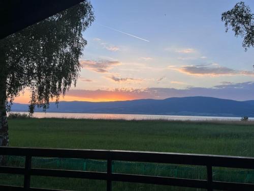 Lake view chalet with sauna gîte à louer Bois Montrivel