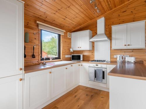 Chalet Loch Side Lodge 8 by Interhome in Kinross