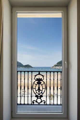 Petite Double Room with Sea View 