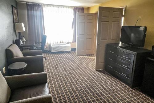 Clarion Inn & Suites