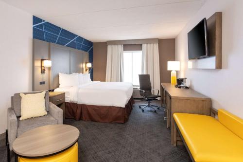 Comfort Inn & Suites Buffalo Airport image 5