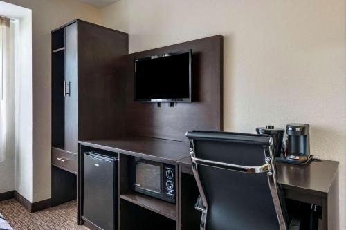 Jacksonville Plaza Hotel and Suites - image 10