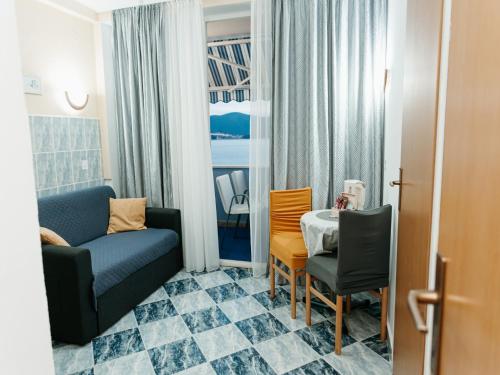 Apartmani Dragobratović (Apartmani Dragobratovic) in 科馬爾拿