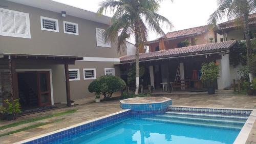 Casa Grande com Piscina a 50 metros da Praia