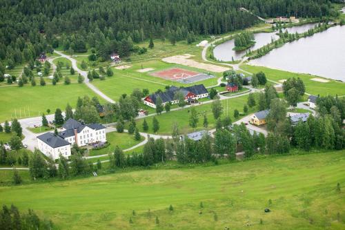 Hyvärilä Youth- and Holiday Centre - Hotel - Nurmes