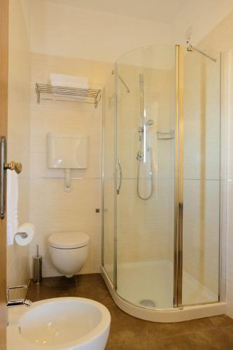 Standard Double or Twin Room with Side Sea View image 9