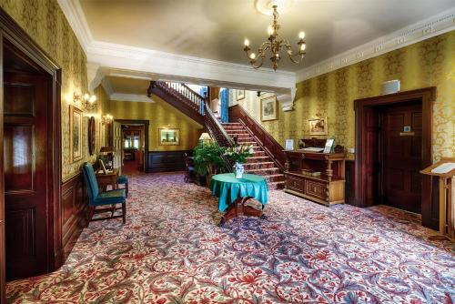 The Mansion House Hotel in ايلجين
