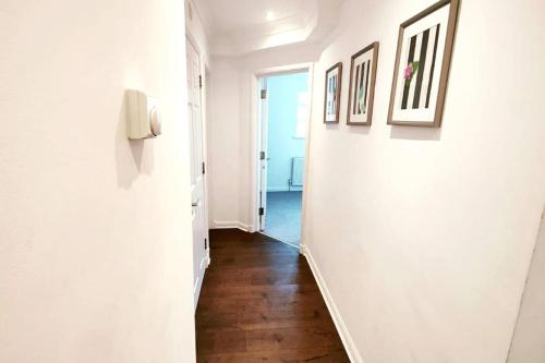 Aldgate Flats in E1. - Tap to explore photos