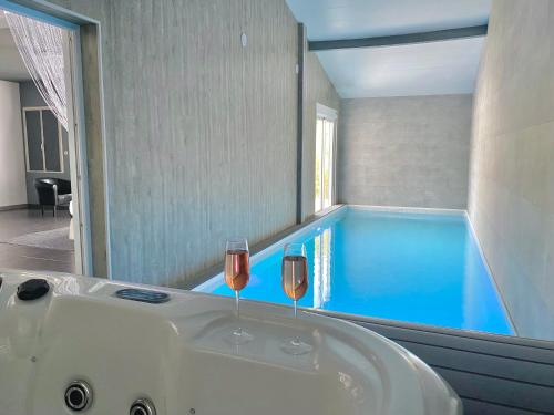 Luxury & Love - Indoor Swimming Pool & Cinema Room 4