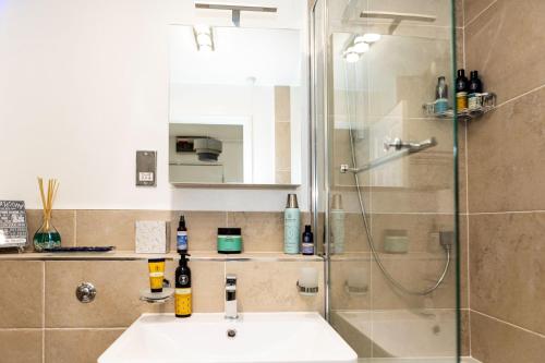 Modern, cozy flat close to Clapham and Battersea, London, Londýn (fotografie 7)