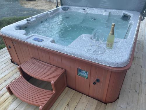 Kümblustünn, Exclusive Funkis Cabin, Lake View, Rooftop Terrace, Jacuzzi, Sauna, Close to Golf and Alpine in Vradal