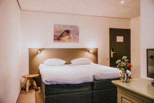 2 twin beds