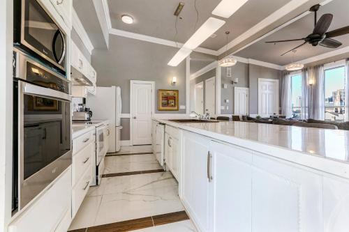Stunning Condos Near French Quarter - 주방