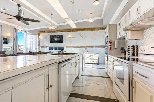 Stunning Condos Near French Quarter - 주방
