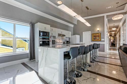 Stunning Condos Near French Quarter - 주방