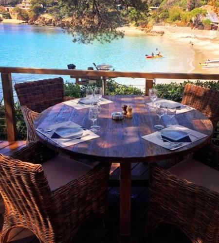 Restaurant, HEBERGEMENTS BATEAUX A QUAI in Porquerolles
