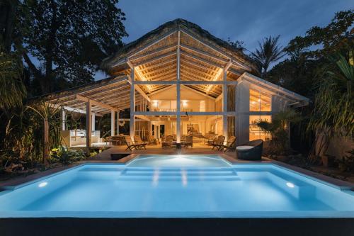 Casa Arena Beachfront Property, Playa Santa Teresa