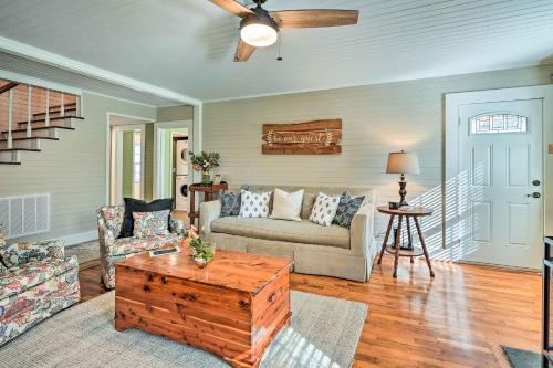 Farmhouse Cottage on 10 Acres Trails On-Site in Monticello, USA