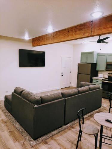 Sala de estar / sala de TV, Sevier River Farmhouse 2 in Cidade Cedar (UT)