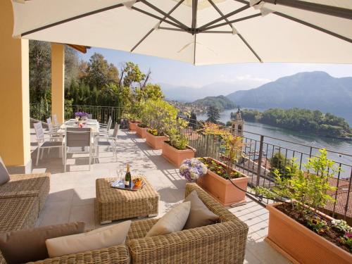  SALA COMACINA APARTMENT NO 1-SLEEPS 10 by Italian Apartments in Sala Comacina