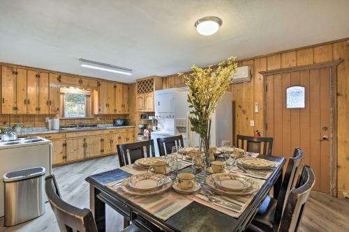 Cozy Graham Retreat ~ 3 Mi to Lake Eddleman! in Graham (TX)